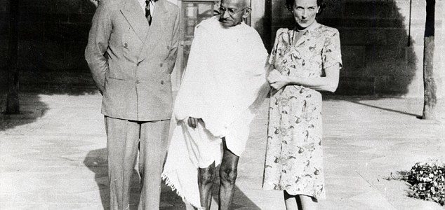 Lord Mountbatten with Mahatma Gandhi and Edwina in the garden of the Viceroy's House New Delhi, 1947.