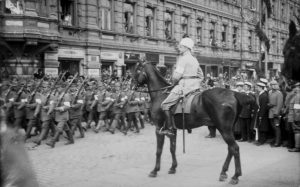 Mannerheim reviews troops in the victory parade in Helsinki